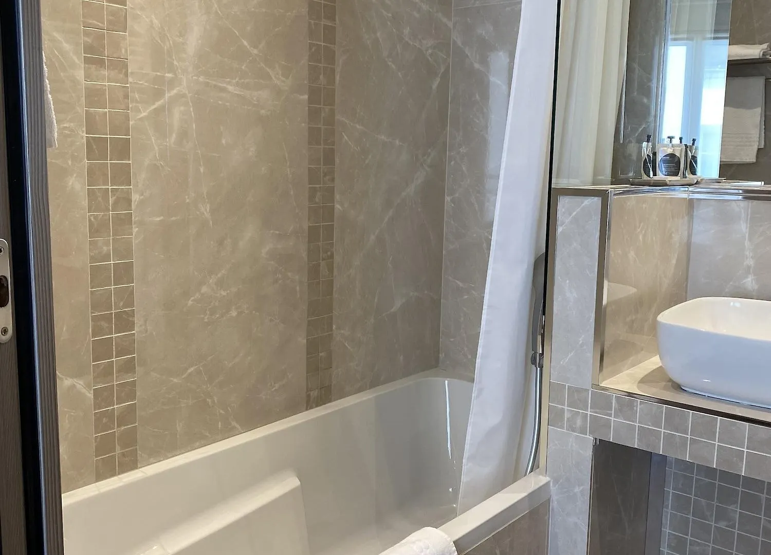 Hotel Louvre Sainte Anne Paris